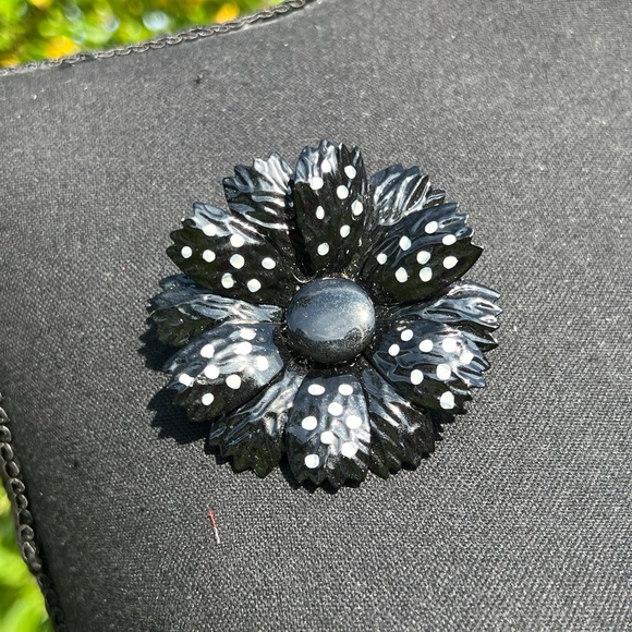 Vintage Black & White Polka Dot Flower Brooch - Picture 6 of 6